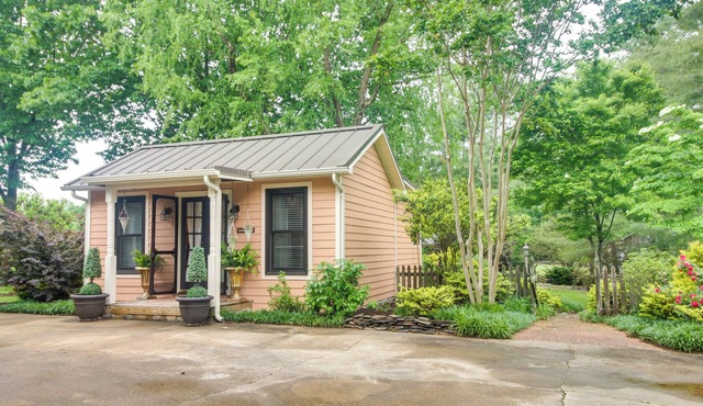 Near South Mountain State Park: Studio w/Deck!