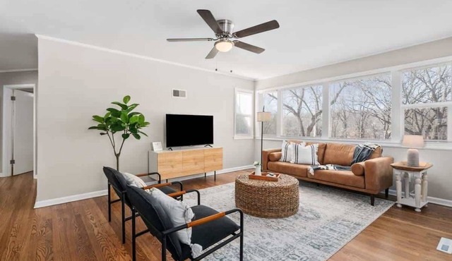 Near Stadiums,Sleeps 10|Mins Away from Downtown KC