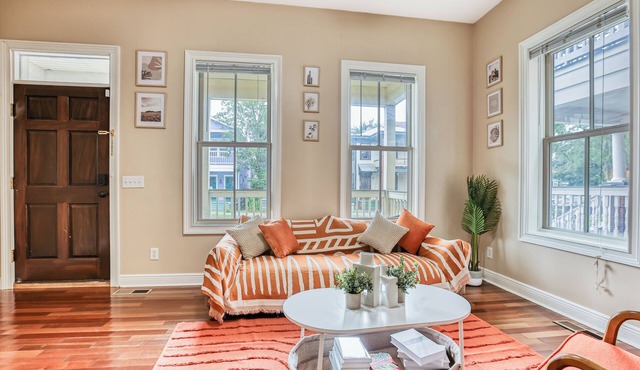 Near Starland & River St - Private Patio & BBQ - Parking