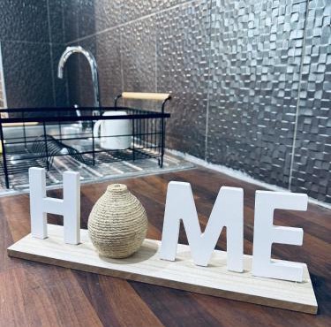 Near Station - Spacious 4-Bed Home with Parking