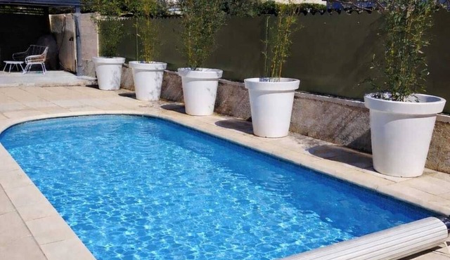 Near the beach, bright renovated villa * Petanque court * Air conditioning * Swimming pool
