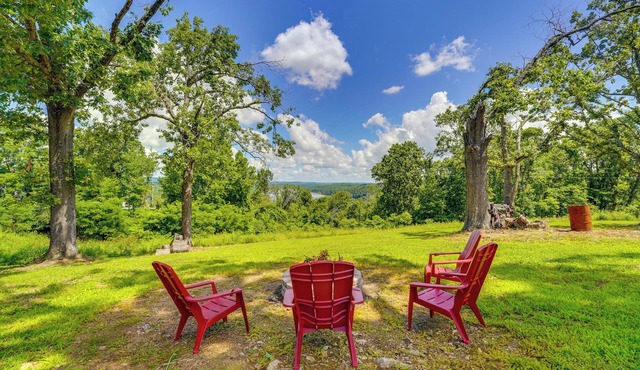 Near Table Rock Lake: Family Home w/Deck & Views