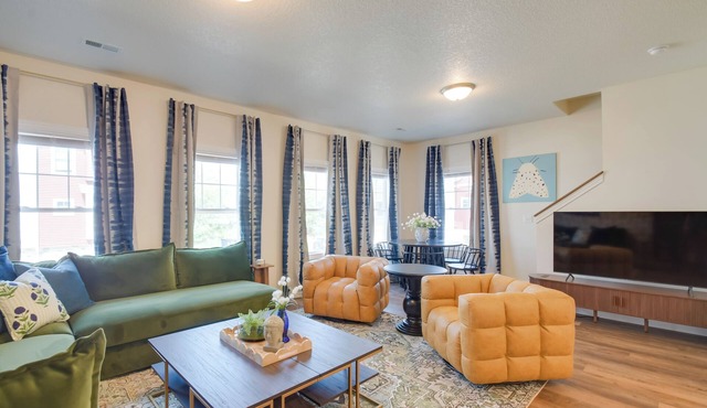 Near TBK Bank Sports Complex: Quad Cities Townhome