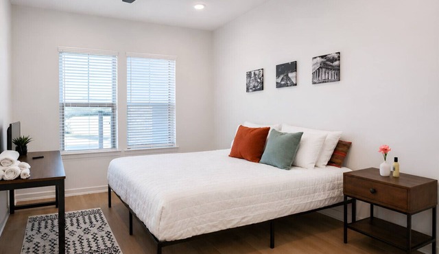 Near Texoma Med 1BR | Quiet, Waher, Dryer Pool+Gym