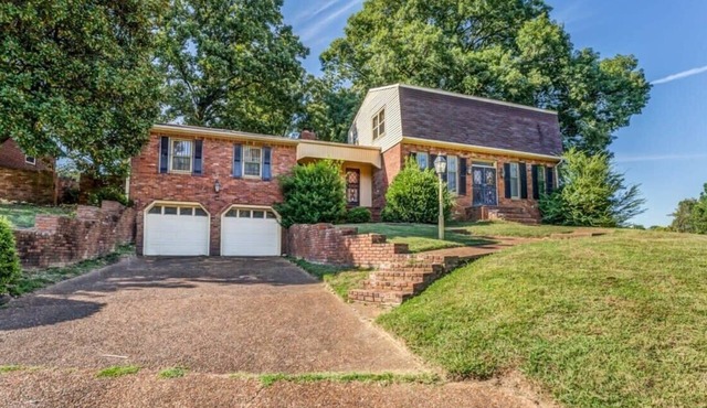 Near the Airport and Graceland! Holmesdale Hideout