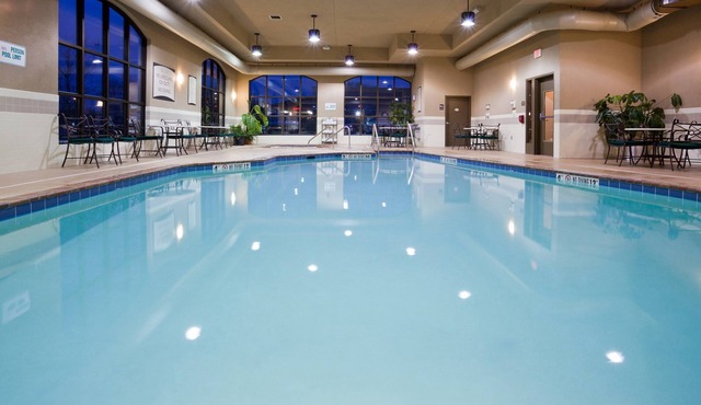 Near the Airport | Free Breakfast + Pool and Hot Tub