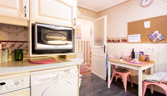 Near the beach and Bilbao Lolita Pink apartment, 2 bedrooms and 1 bathroom