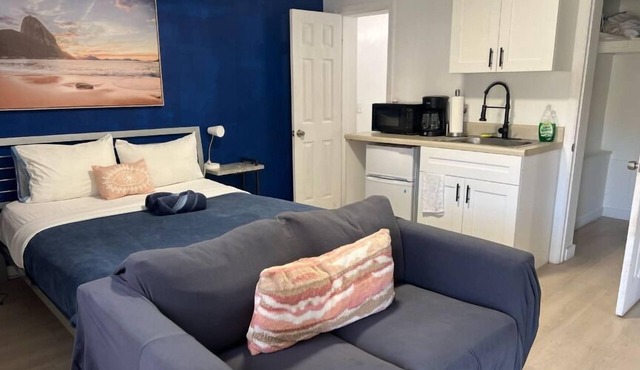 Near The Beach on Hollywood Blvd Great Suite D6