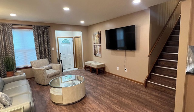 Near the Bills Stadium, Easy Drive to Downtown