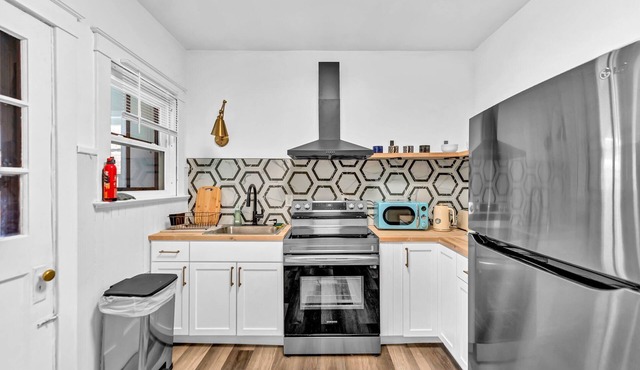 Near the falls-Office, Arcade, record player, parking, A/C 500mbps