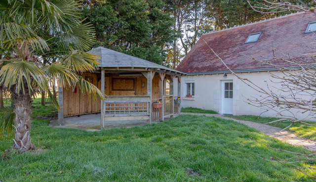 Near the kiosk*Gîte aux portes des Châteaux * (French only)