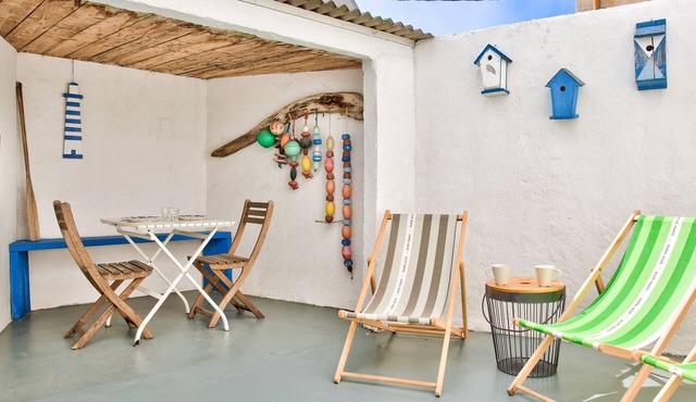 Near the port of Guilvinec, town house for 5