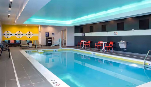 Near to Riverwalk | Indoor Pool + Free Breakfast