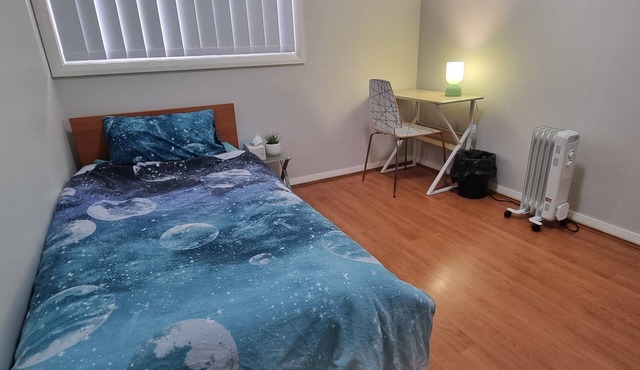 Near to Toongabbie Station - 4 minutes walk
