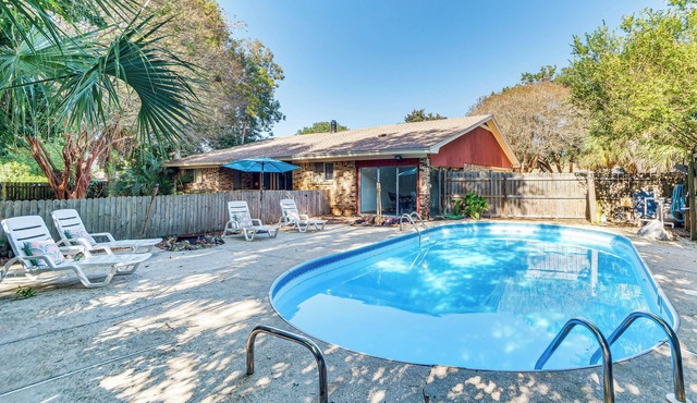 Near Top Beaches: Gulf Breeze Oasis w/Grill