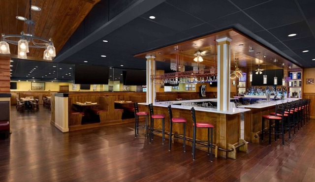 Near Towne Centre at Laurel + On-site Dining & Gym