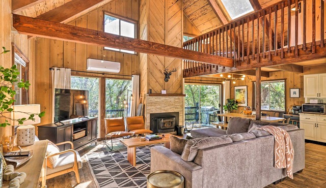 Near Trails: Cabin w/2-Level Deck in Twain Harte