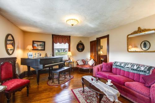 Near Trails, Fishing, Parks and More! Poconos Home