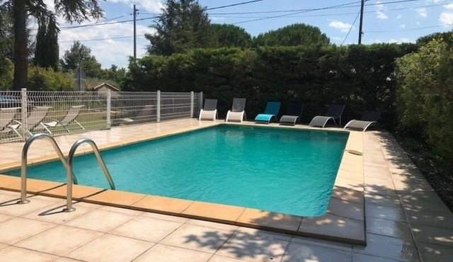 Near Uzes Spacious House With Pool up to 13 People Tranquility