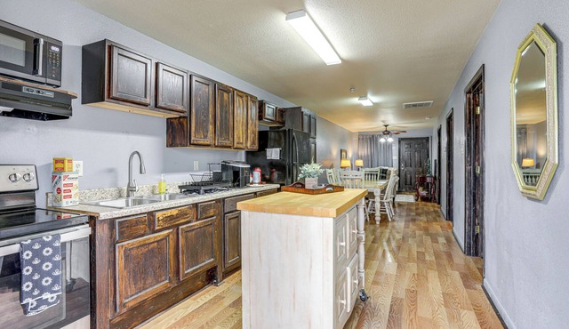 Near Universities: Family Condo in Mcrae!