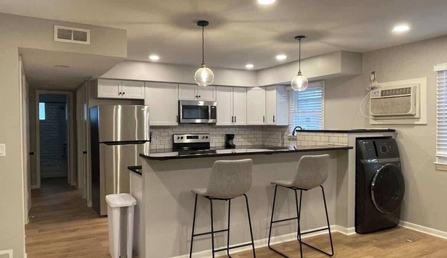 Near UNMC, Walkable Dining, Modern Comfort