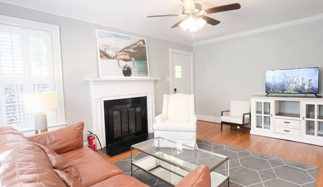 Near Uptown Parks Cozy Retreat Free Parking