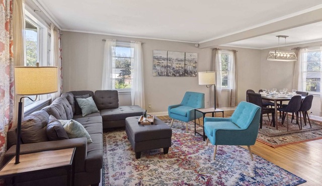 Near USC, Ft. Jackson, Congaree-Modern Cayce Cutie