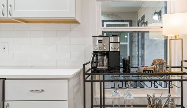 Near UT, Dining, Bars│Dog-Friendly in Brentwood w/Parking│Just Remodeled!