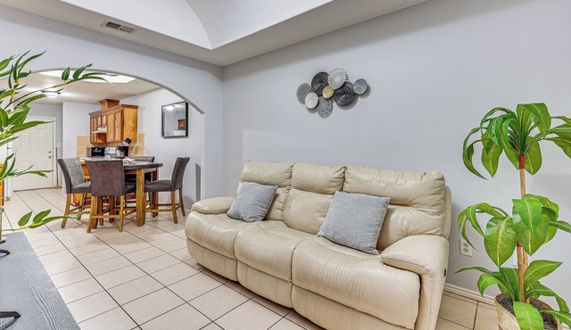Near UTRGV & State Park: Cozy Mission Unit