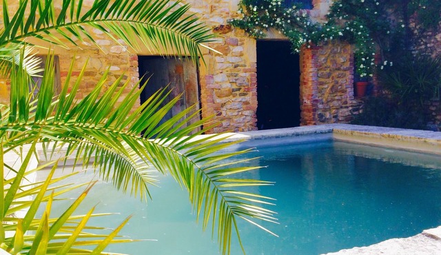 Near UZES- CHARM- Village center- heated pool- Cozy-Very well equipped