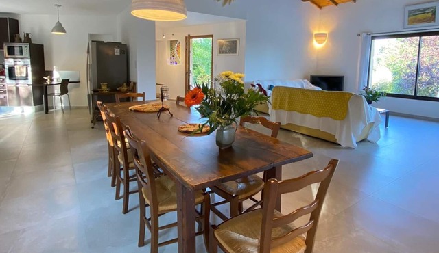 Near Uzès, spacious house in the heart of a quiet and green