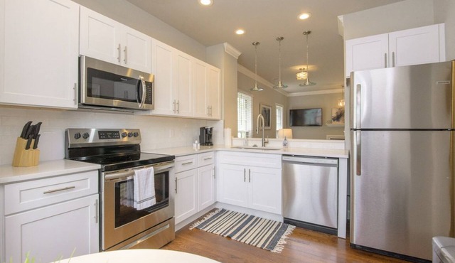 Near Vandy♥Large Deck♥Free Parking♥11 mins Downtown♥332 Mbps♥2BD 2.5BA♥Workspace