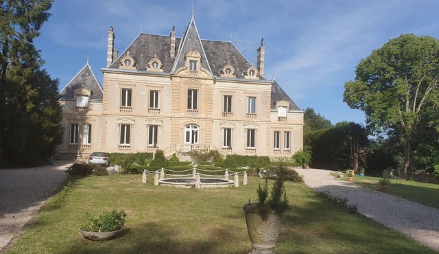Near Vezelay and the Morvan lakes, in the peace and quiet of the Château's grounds