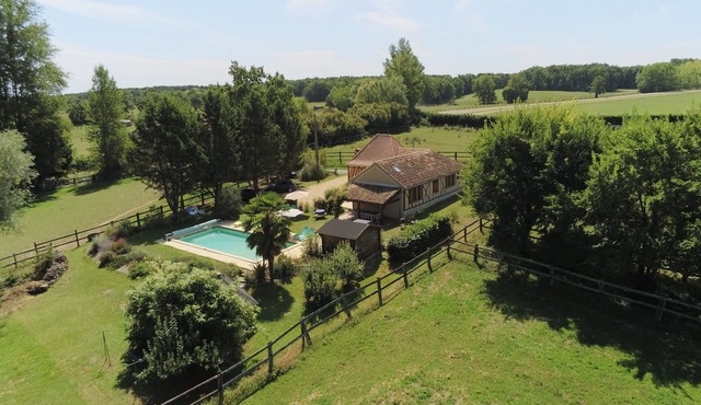 Near Villeréal, France's 3rd favourite village, the 3* Gîte de Lasplaces