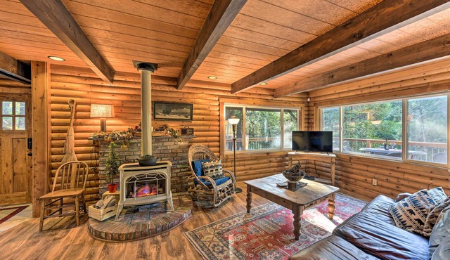 Near Vineyards: Cabin w/Hot Tub in Pollock Pines!