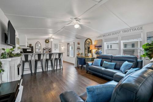 Near Water Lake Dallas Home with Furnished Patio!