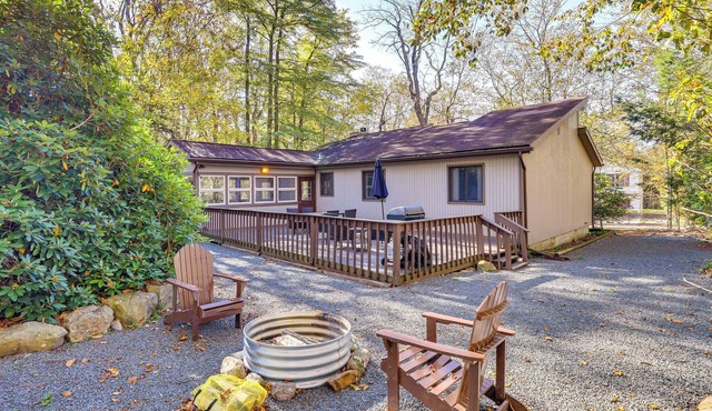 Near Water Parks: Pet-Friendly Tobyhanna Getaway!