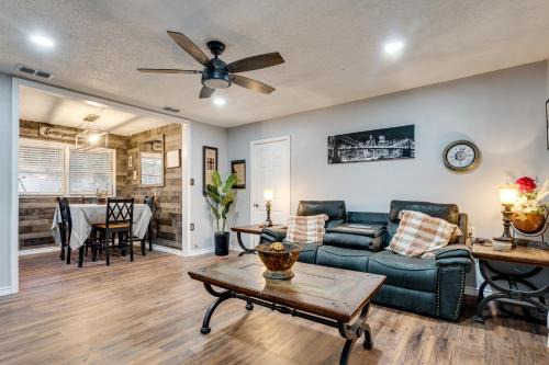 Near Wineries and Guadalupe River! Stylish Home