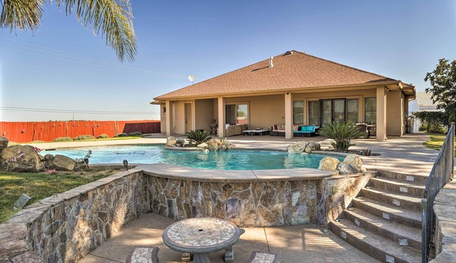 Near Wineries: Elk Grove Getaway w/Saltwater Pool