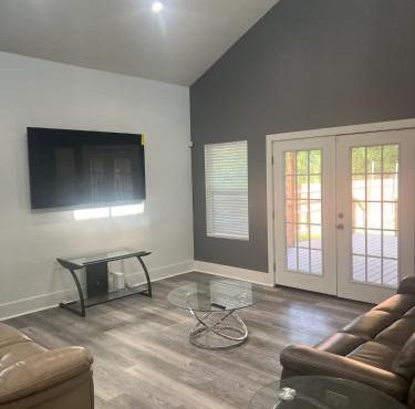 Near WORLD CUP and Dallas Modern home in Lancaster