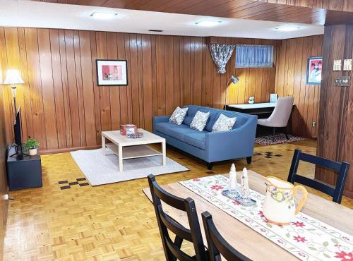 Near Yonge Finch Subway Station spacious two-bedroom suite, Free Parking