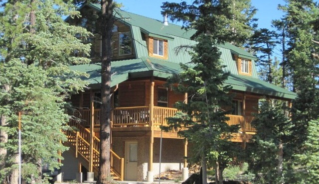 Near Zion & Bryce Nat'l Parks! Beautiful cabin, lovely mountain location!