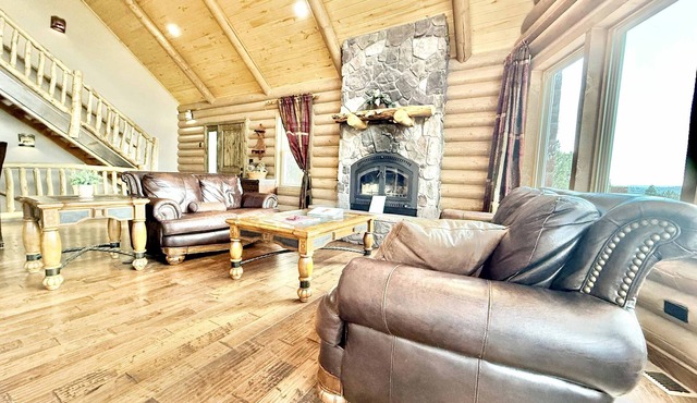 Near Zion National Park! Modern cabin with panaramic views. Pet Friendly!