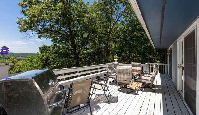 Nearby Attractions, Lake Views, Spacious
