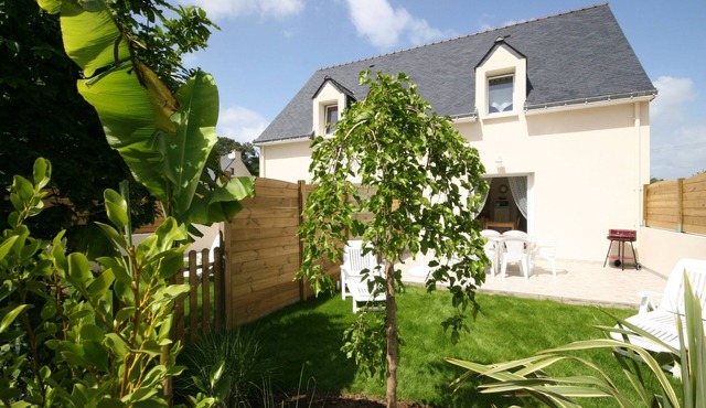 nearby house of Morbihan and the village Gulf