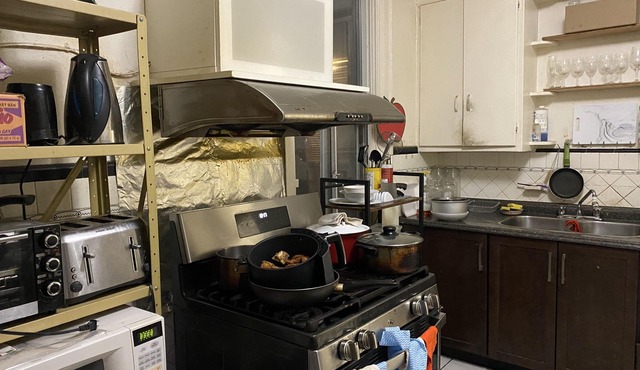 Nearby KensingtonMarket, Core downtown, 5 minutes to bus, streetcar, supermarket