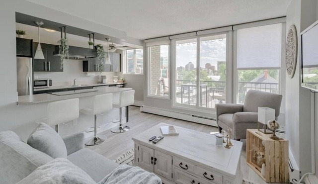 Nearby Saddledome | AC | Parking Central DT Condo