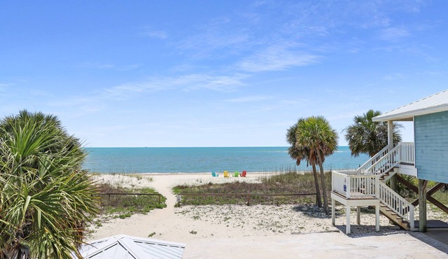 Nearly Beachfront~ Spacious ~ Pet Friendly ~ Summer Breeze