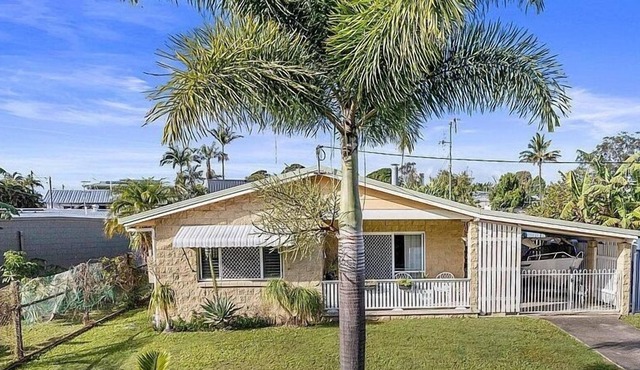 Neat and Tidy Holiday House with Inground Pool!