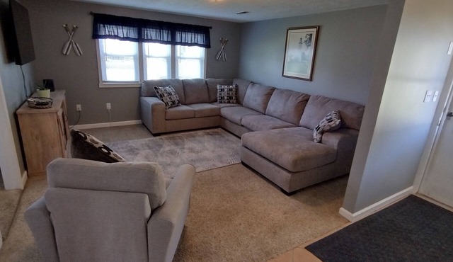 Neat,clean relaxed atmosphere located just outside of town .